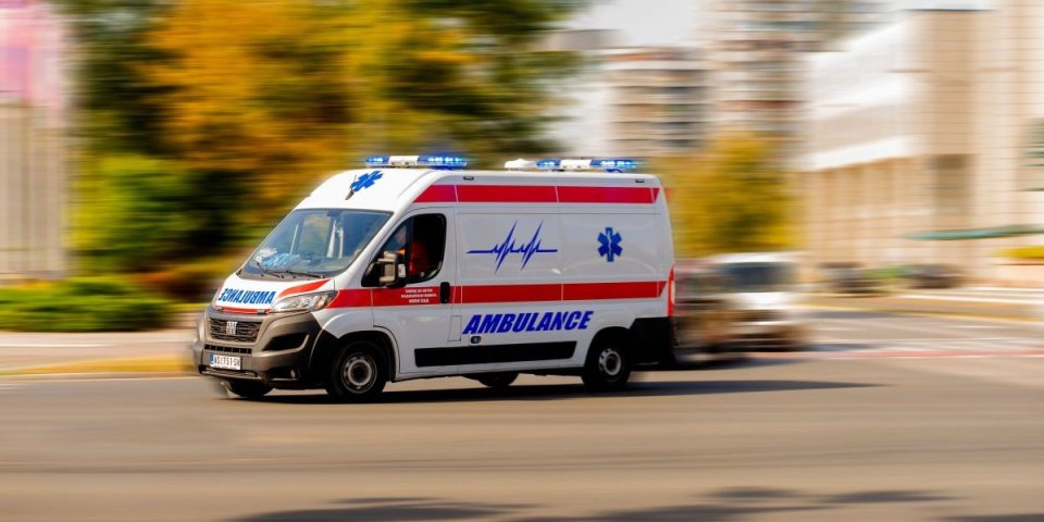 Hitna reanimacija! Žena pokošena na pešačkom u Žarkovu!