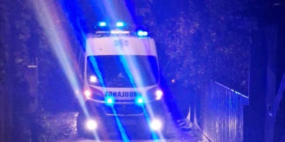 Dve osobe poginule, tri teško povređene! Vozilo s pet putnika se zakucalo u banderu na putu Bijeljina - Brčko