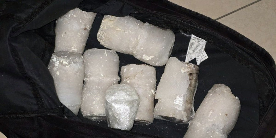 Zaplenjeno šest kilograma kokaina usred Beograda! U ''renou'' krio pakete droge!