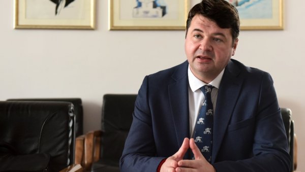 ПРОФЕСОР ПЕТРОВ О БЛОКАДАМА: Студенти само једна фасада, обични пиони ПРОФЕСОР ПЕТРОВ О БЛОКАДАМА: Студенти само једна фасада, обични пиони