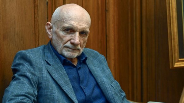 ДРАГАН ЛАКИЋЕВИЋ, ПЕСНИК: Лубардине боје у сенци гаврана