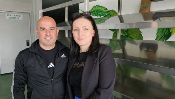 ДОБРО ЗДРАВЉЕ СТИЖЕ ИЗ ЗЕЛЕНЕ КАПСУЛЕ: Супружници Слађана и Дејан Николић шире своју производњу сушене органске коприве