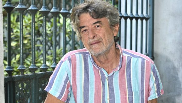 ЈА САМ НАИВКО, ВЕРУЈЕМ У БАЈКЕ: Редитељ Милан Караџић о награди Цаца , Слободанки Алексић, представама за децу ЈА САМ НАИВКО, ВЕРУЈЕМ У БАЈКЕ: Редитељ Милан Караџић о награди Цаца , Слободанки Алексић, представама за децу