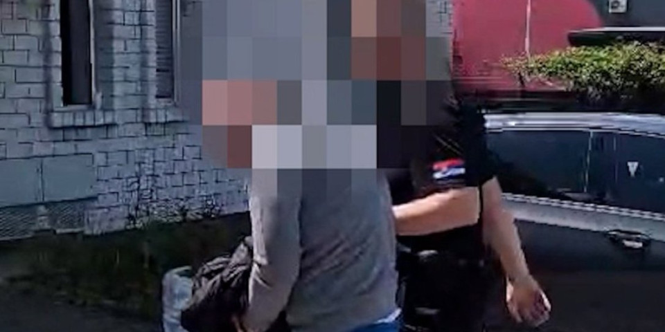 Oglasio se MUP povodom pucnjave u Borči: Pucao na oca, u torbi držao oružje