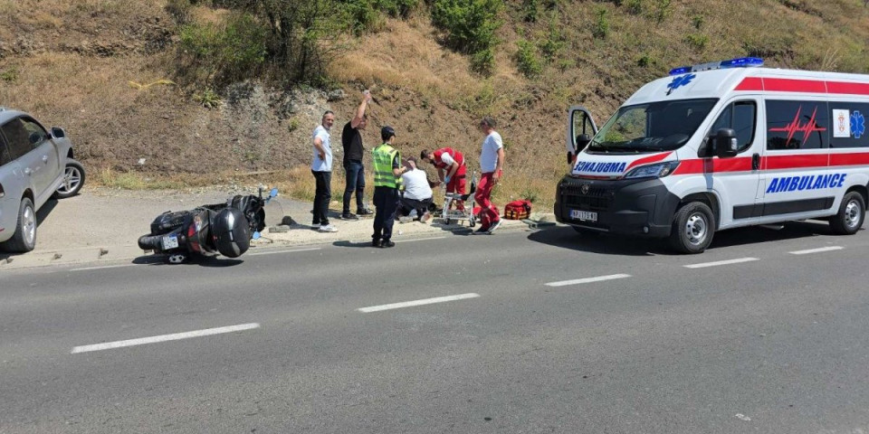 Teško povređen bračni par koji se vozio na motoru: Jeziva nesreća u Novom Pazaru (FOTO)