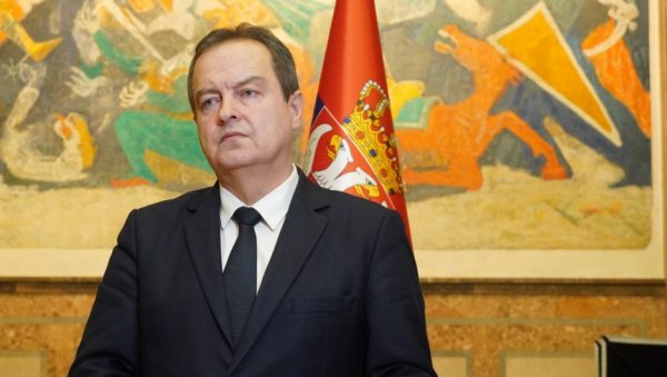 УХАПШЕНО 14 НАПАДАЧА НА МИЛОША ПАВЛОВИЋА, НИЈЕ КРАЈ: Огласио се Дачић УХАПШЕНО 14 НАПАДАЧА НА МИЛОША ПАВЛОВИЋА, НИЈЕ КРАЈ: Огласио се Дачић