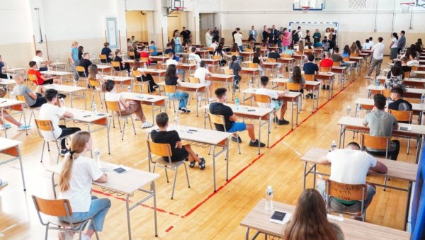 ПОЛАГАЋЕ 66.500 ОСНОВАЦА Петровић: Све је спремно за малу матуру
