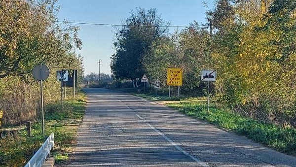 ПОЈАЧАВАЈУ БЕЛЕ ЛИНИЈЕ: Радови на путевима у Вршцу, возачи опрез ПОЈАЧАВАЈУ БЕЛЕ ЛИНИЈЕ: Радови на путевима у Вршцу, возачи опрез