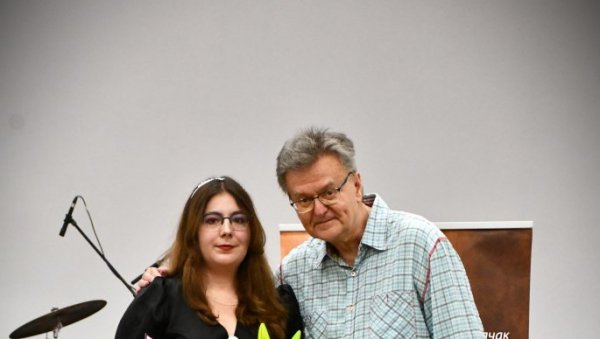 СТИХОВИ БУНТА И ПРКОСА: Лауреат 62.Дисовог пролећа песник Небојша Васовић