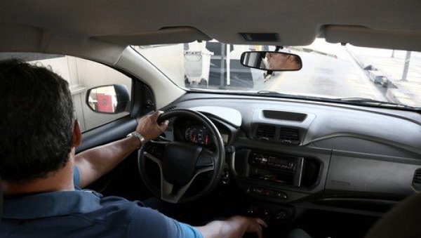 ПЕТОЧЛАНА ПОРОДИЦА УМАЛО НАСТРАДАЛА ЗБОГ ОВОГА: Ово дугме у аутомобилу не треба да буде укљуено дуже од 20 минута ПЕТОЧЛАНА ПОРОДИЦА УМАЛО НАСТРАДАЛА ЗБОГ ОВОГА: Ово дугме у аутомобилу не треба да буде укљуено дуже од 20 минута