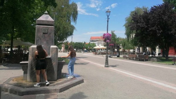 РЕКОРДНЕ ВРУЋИНЕ У ВРШЦУ У ПОСЛЕДЊИХ 36 ГОДИНА: Температура преко 40 степени - киша није пала 29 дана