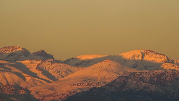 КРАТАК ПРЕДАХ ОД ЗИМЕ: Данас до 12 степени, а ево какво нас време очекује сутра