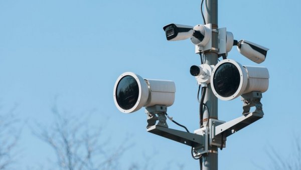 НОВИ СУПЕР РАДАРИ ПОЧЕЛИ ДА РАДЕ НА 30 ЛОКАЦИЈА: Ево где су постављени, бележе 9 прекршаја без присуства полиције