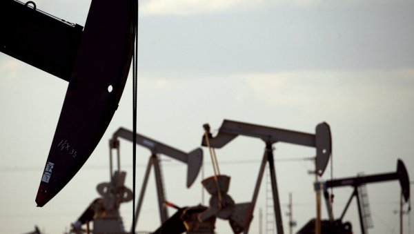 НАКОН ШТО ЈЕ ИРАН ДЕМАНТОВАО ТРАМПА: Цена нафте поново порасла