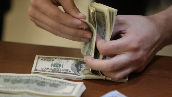 ПОСЛЕ ПРИМИРЈА САД И ИРАНА: Амерички долар пао на најнижи ниво за четири недеље