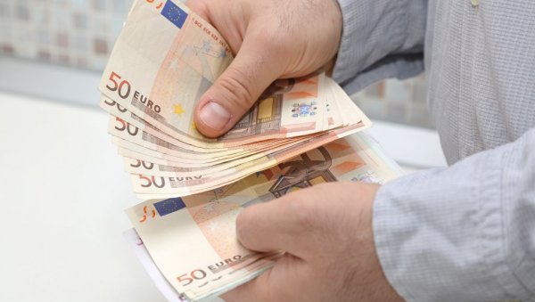 Мај пуни џепове: Плате скачу, бонус до 1.000 евра - Ево о чему је реч