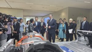 <div>“POZVALI SMO ŠAOMI DA ULAŽE U SRBIJI” Vučić: Pozvali smo ih da učestvuju na Ekspu – to bi bio dobar prvi korak</div>